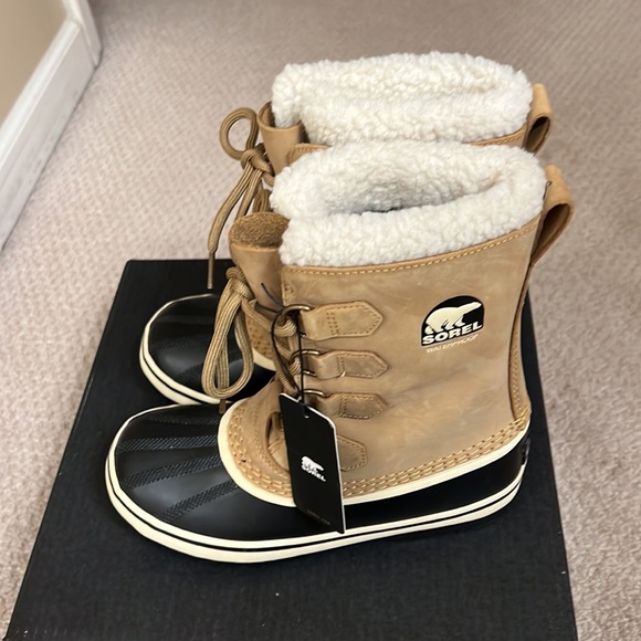 Brand new Sorel boots - Picture 2 of 5